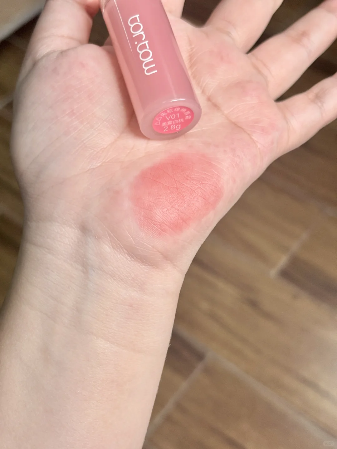 素颜党狂喜！这支奶霜唇釉焊在嘴上了！