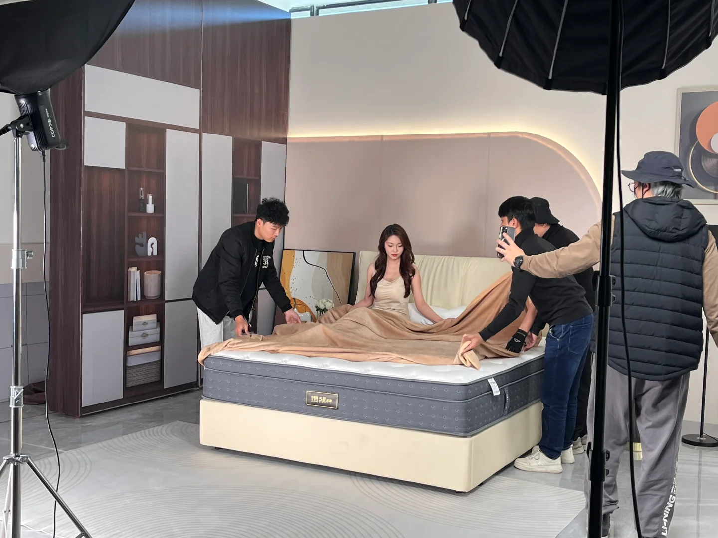 一位日入2k+的社畜模特（攒💰去上学版