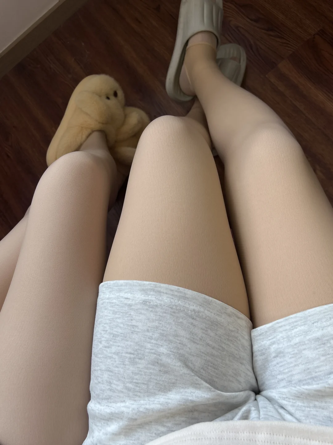 情侣居家的穿丝日常