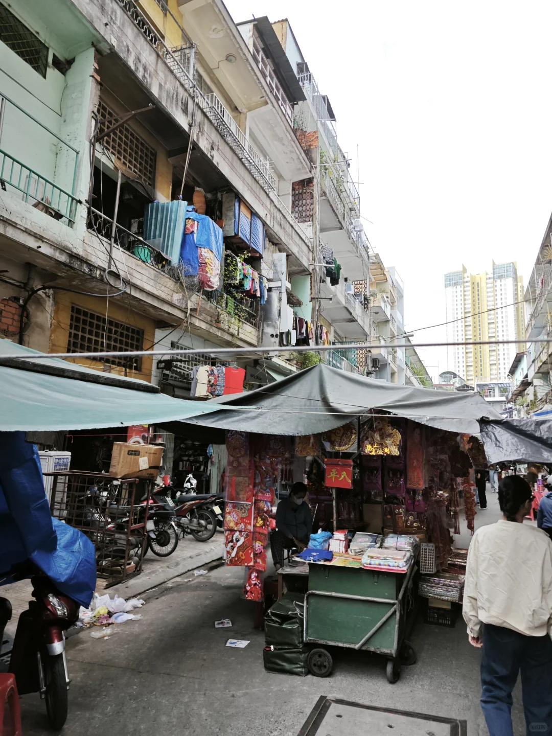 在五郡吃早茶喝咖啡看大爷炒豆子