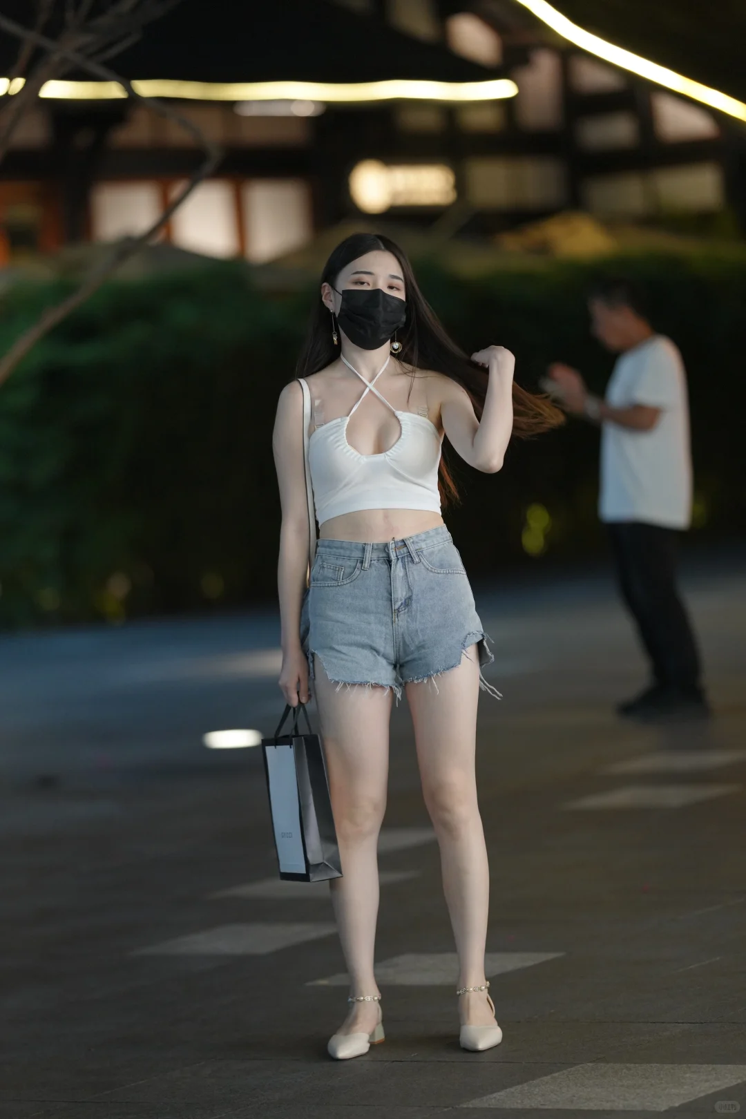 街拍美女——超级白腿