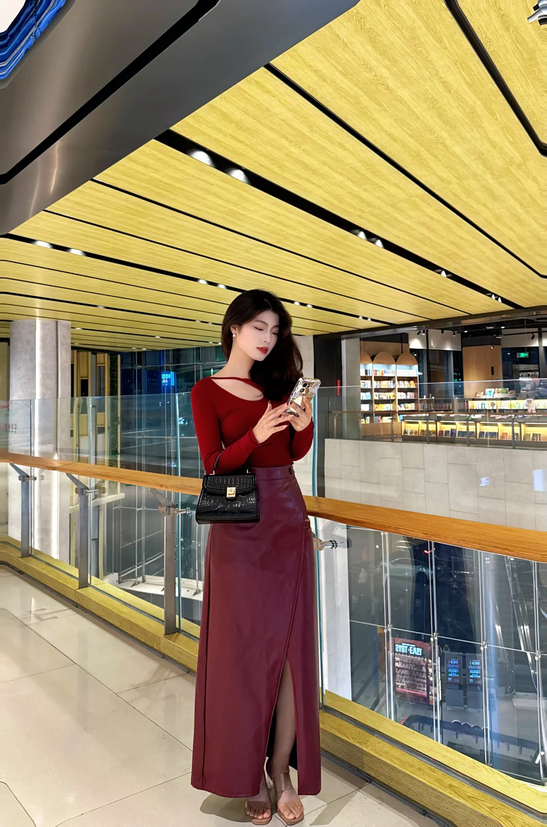 酒红系穿搭｜氛围感拿捏了 💃