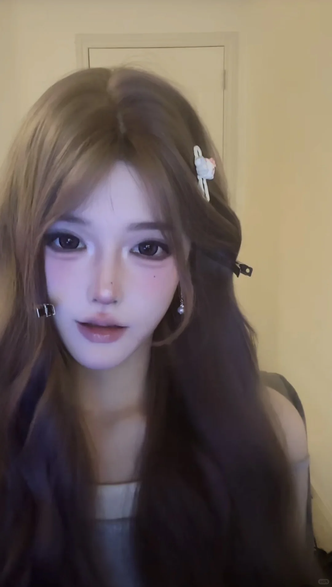 非常规灯光打法 二次元幼态纯欲网红风