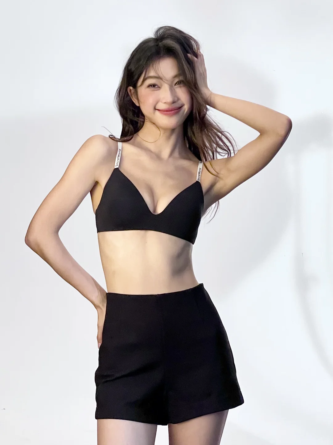 live图｜拍摄花絮🎬字母肩带 时尚蔓延