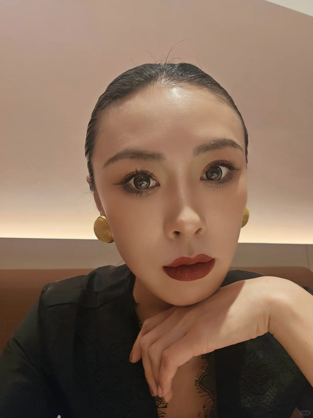 御姐风、黑发红唇、自拍🤳库存、胃疼、