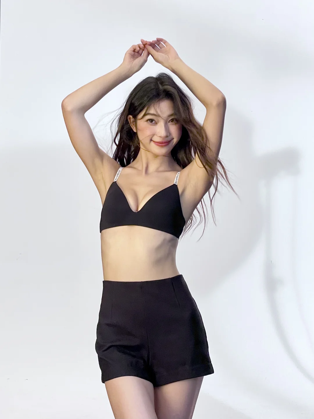 live图｜拍摄花絮🎬字母肩带 时尚蔓延