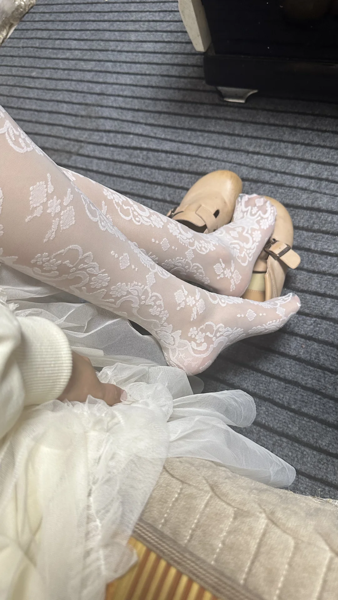 比起黑丝我更喜欢白丝