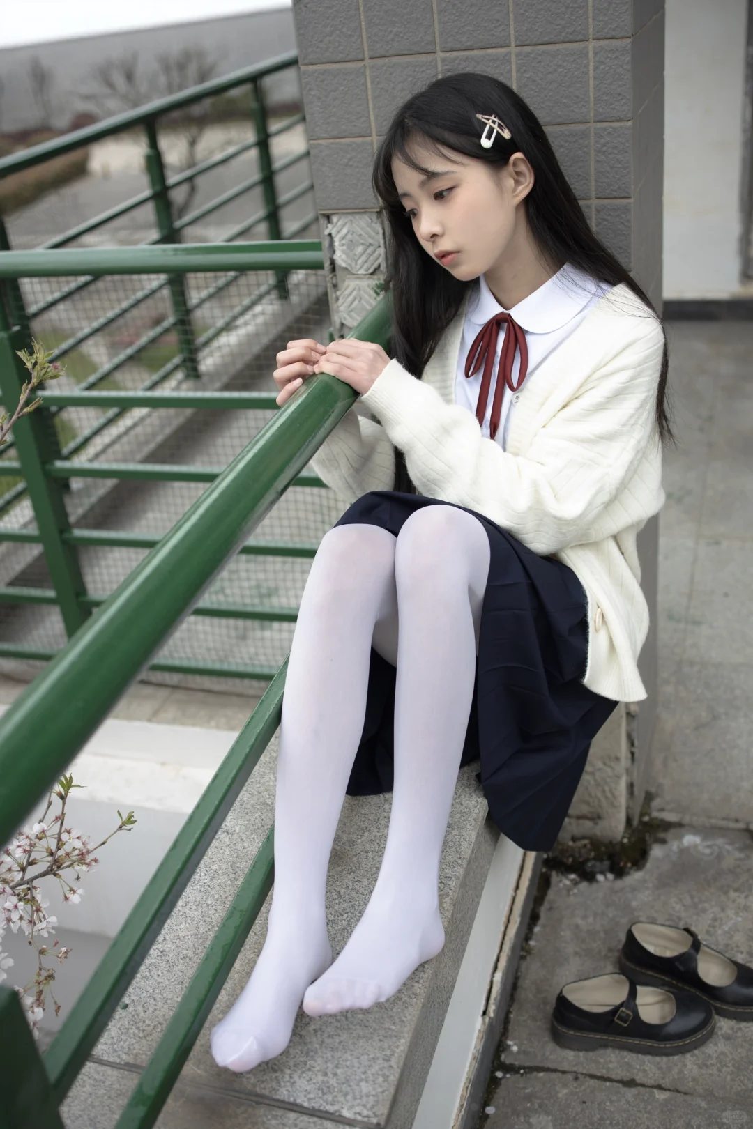 白丝JK与晚秋的温柔对视