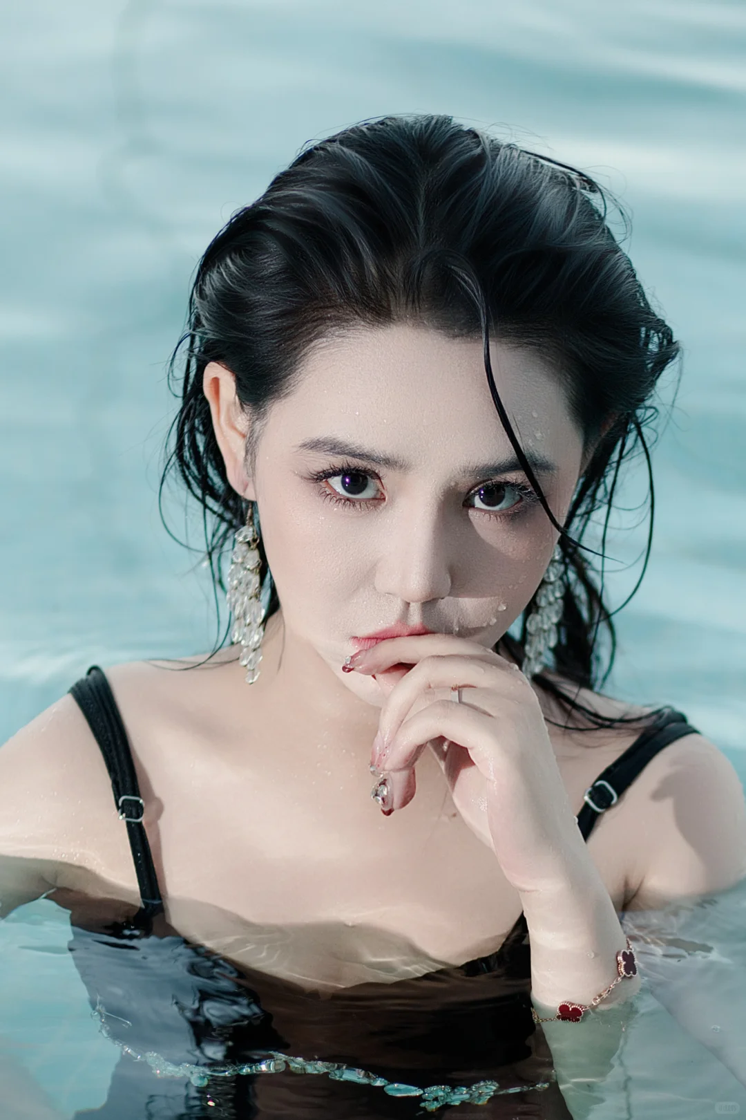 洱海边酒店拍比基尼