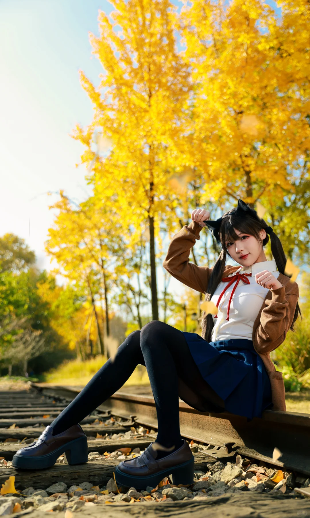 白塔公园银杏季｜JK黑丝怎么拍性感⁉️