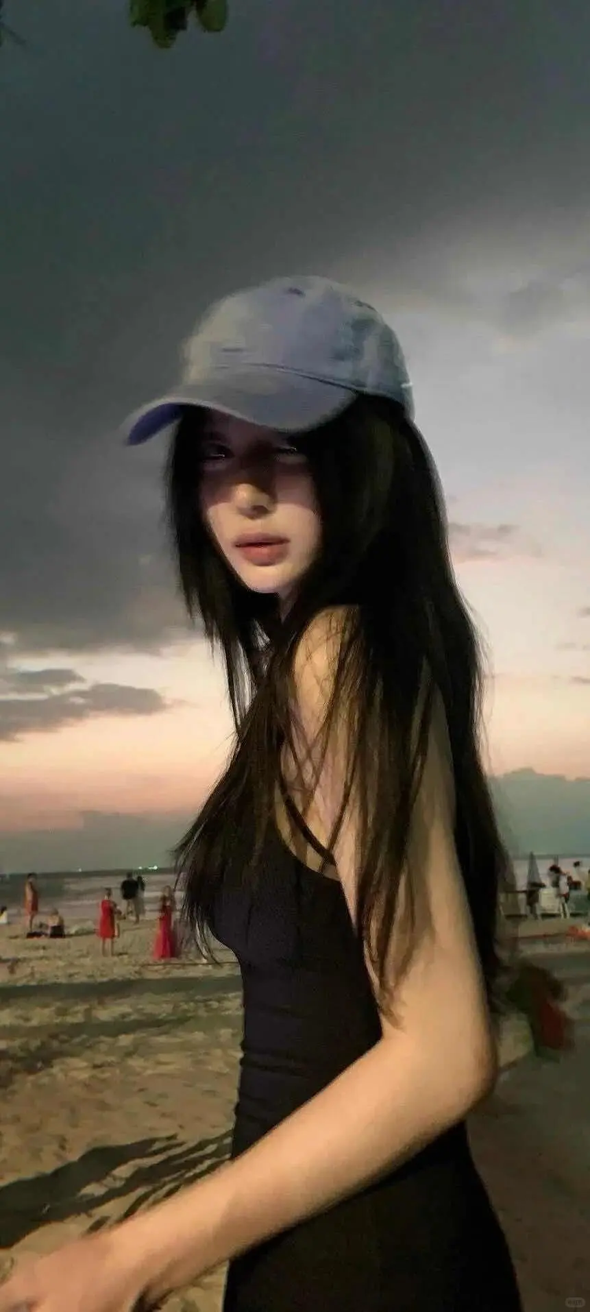 暗调光影里的绝色暴击✨4K美女壁纸直接封神