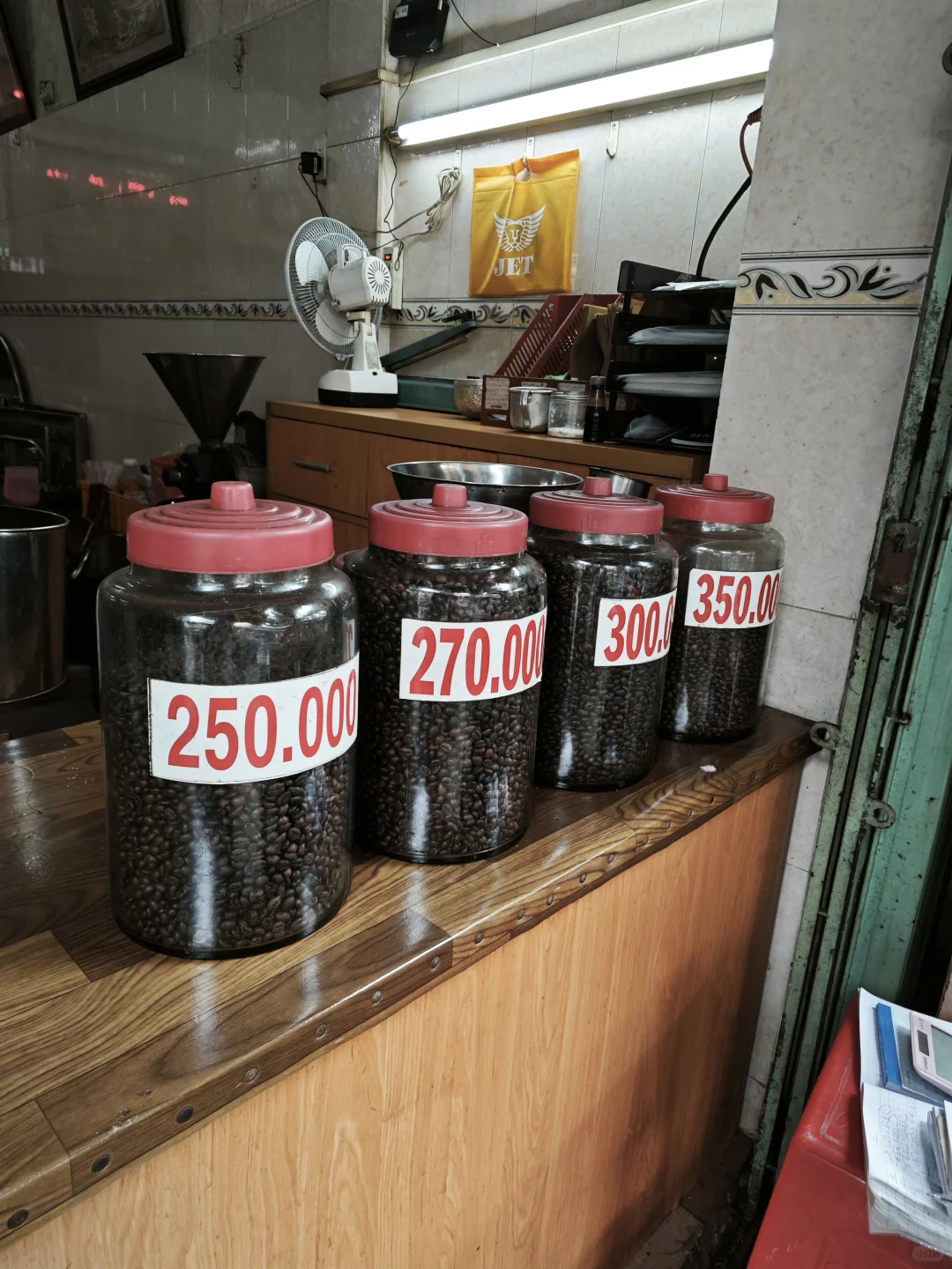 在五郡吃早茶喝咖啡看大爷炒豆子