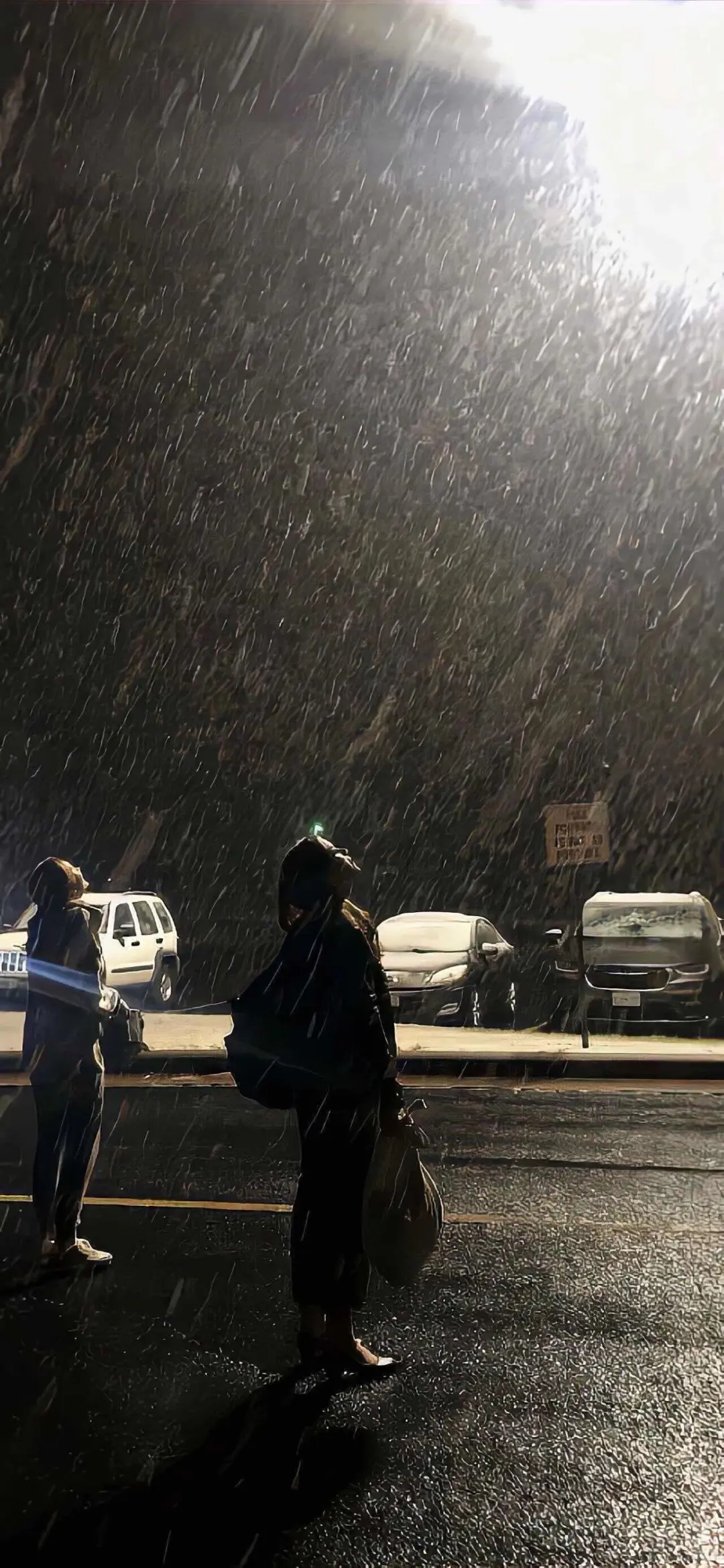 暗调光影里的绝色暴击✨4K美女壁纸直接封神