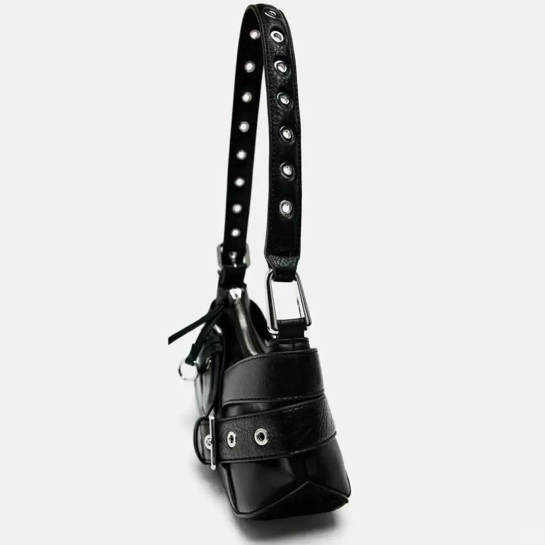 🖤辣妹出街必备！百搭小众机车包✨