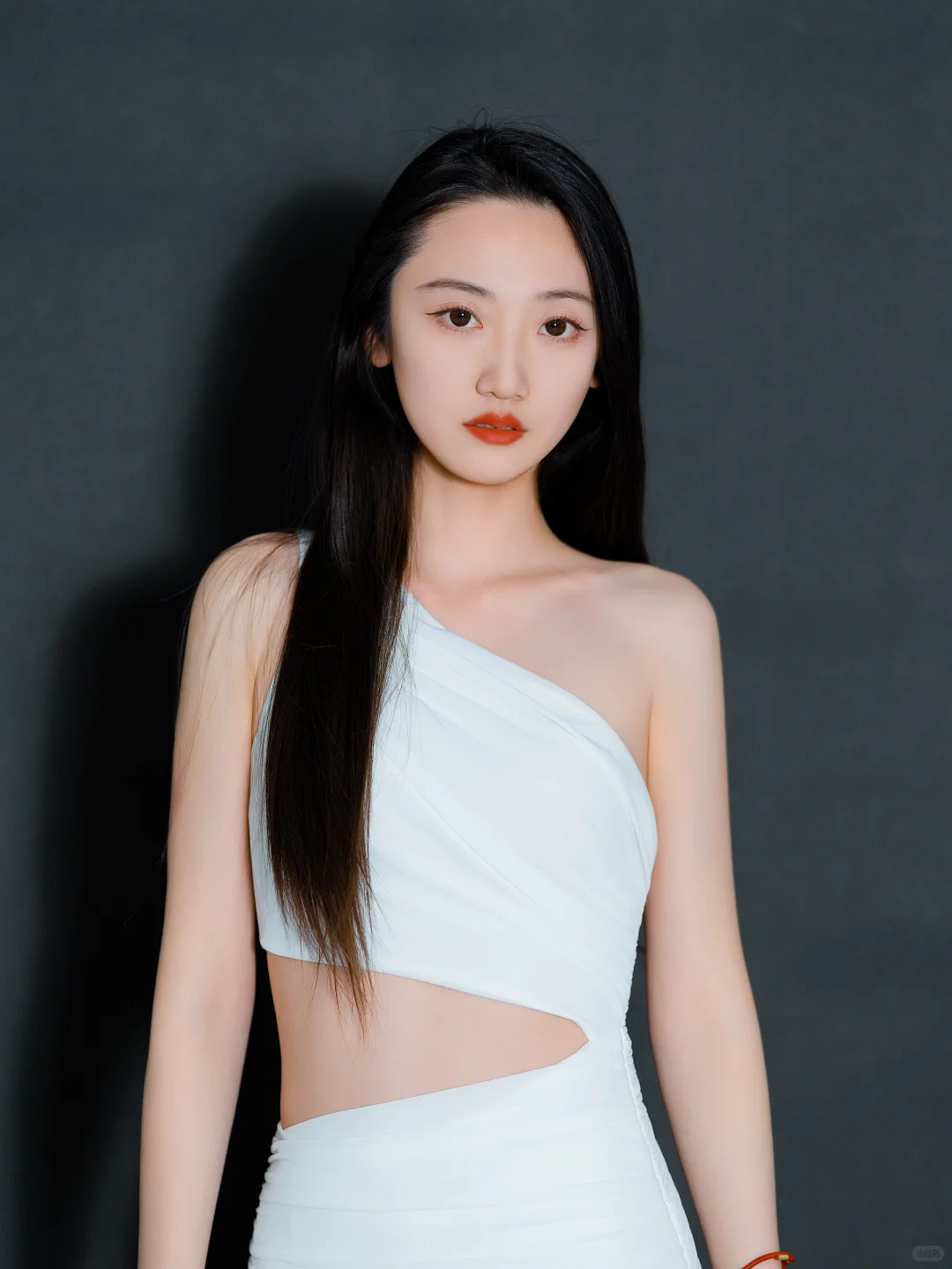 模特:小李 风格:冷艳