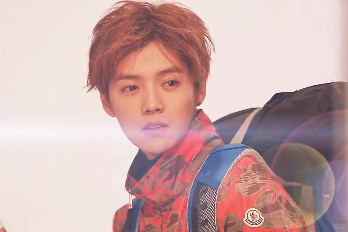 哇塞，鹿晗写真集。