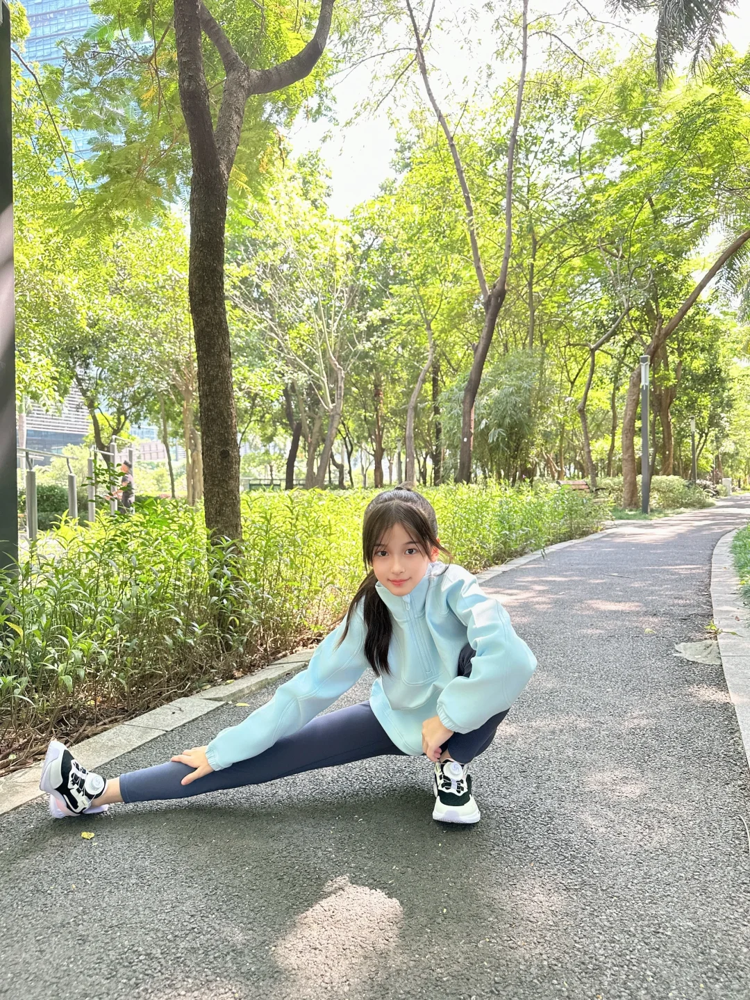 秋日踏青 是蓝色系的大长腿芊芊