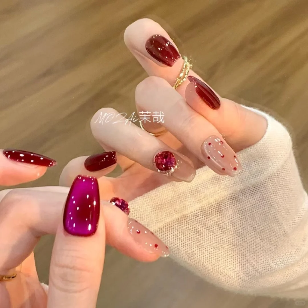 存一些娇艳大美女风格的美甲