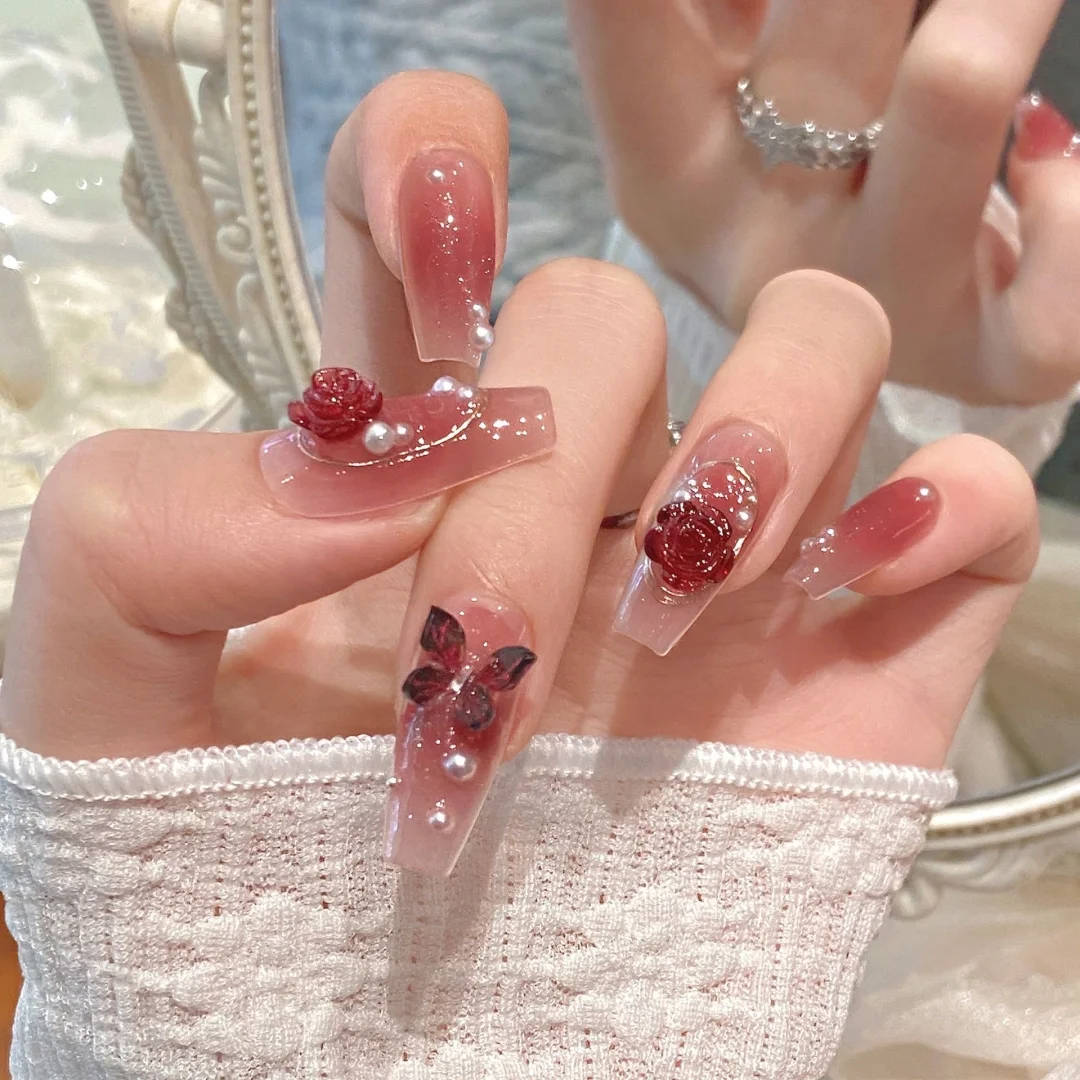 存一些娇艳大美女风格的美甲