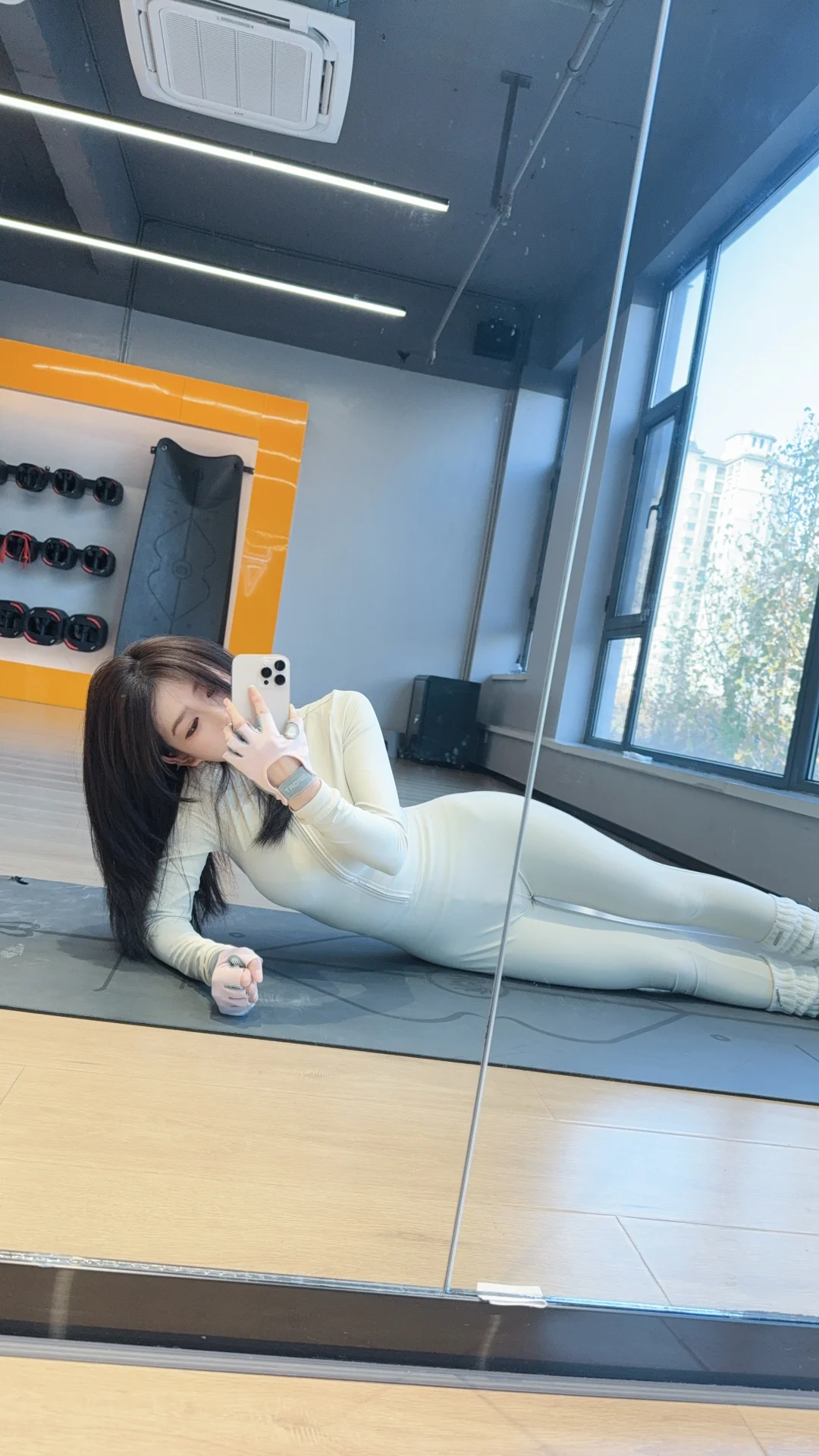 现实生活谁穿连体瑜伽服健身