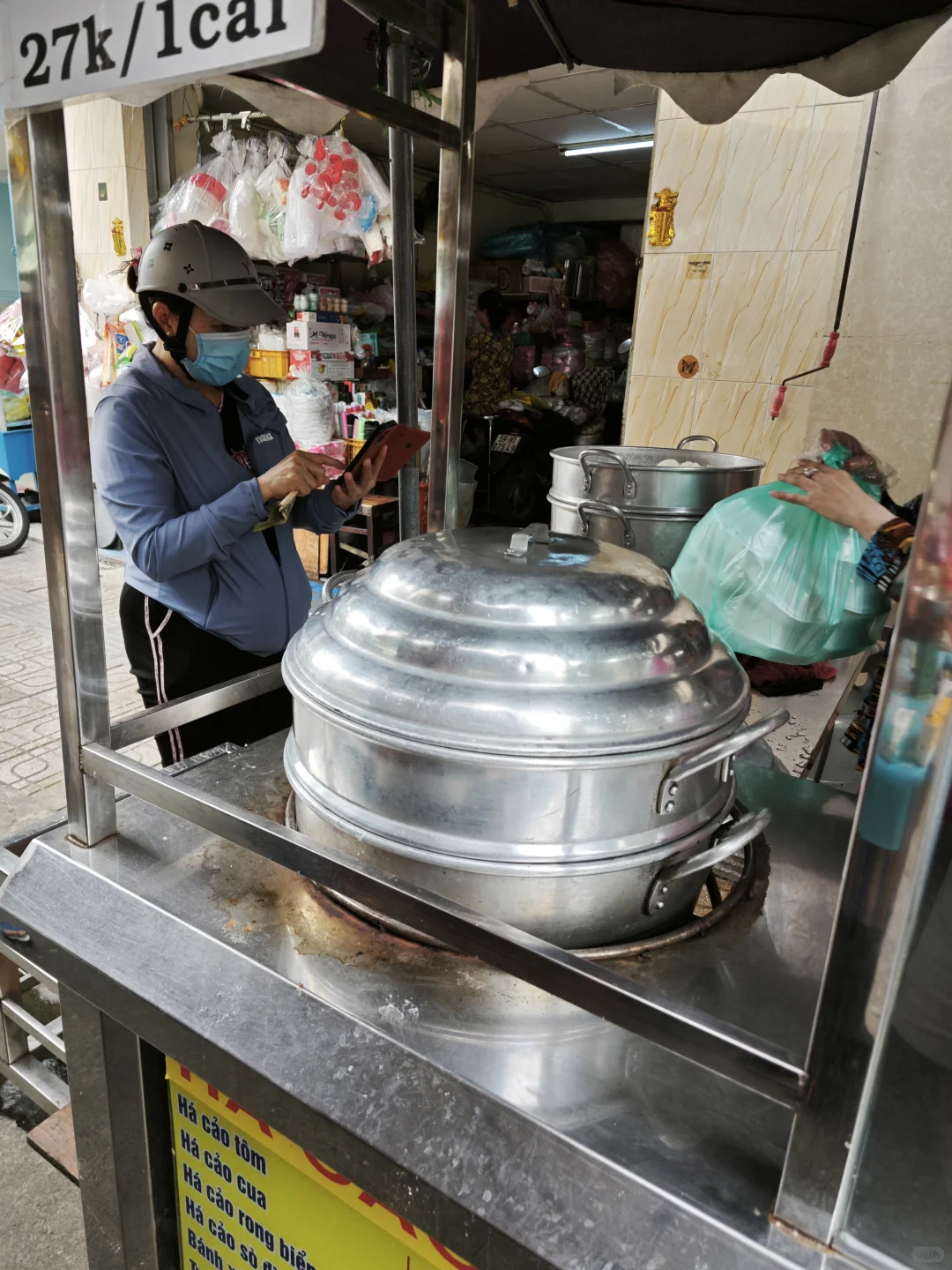 在五郡吃早茶喝咖啡看大爷炒豆子