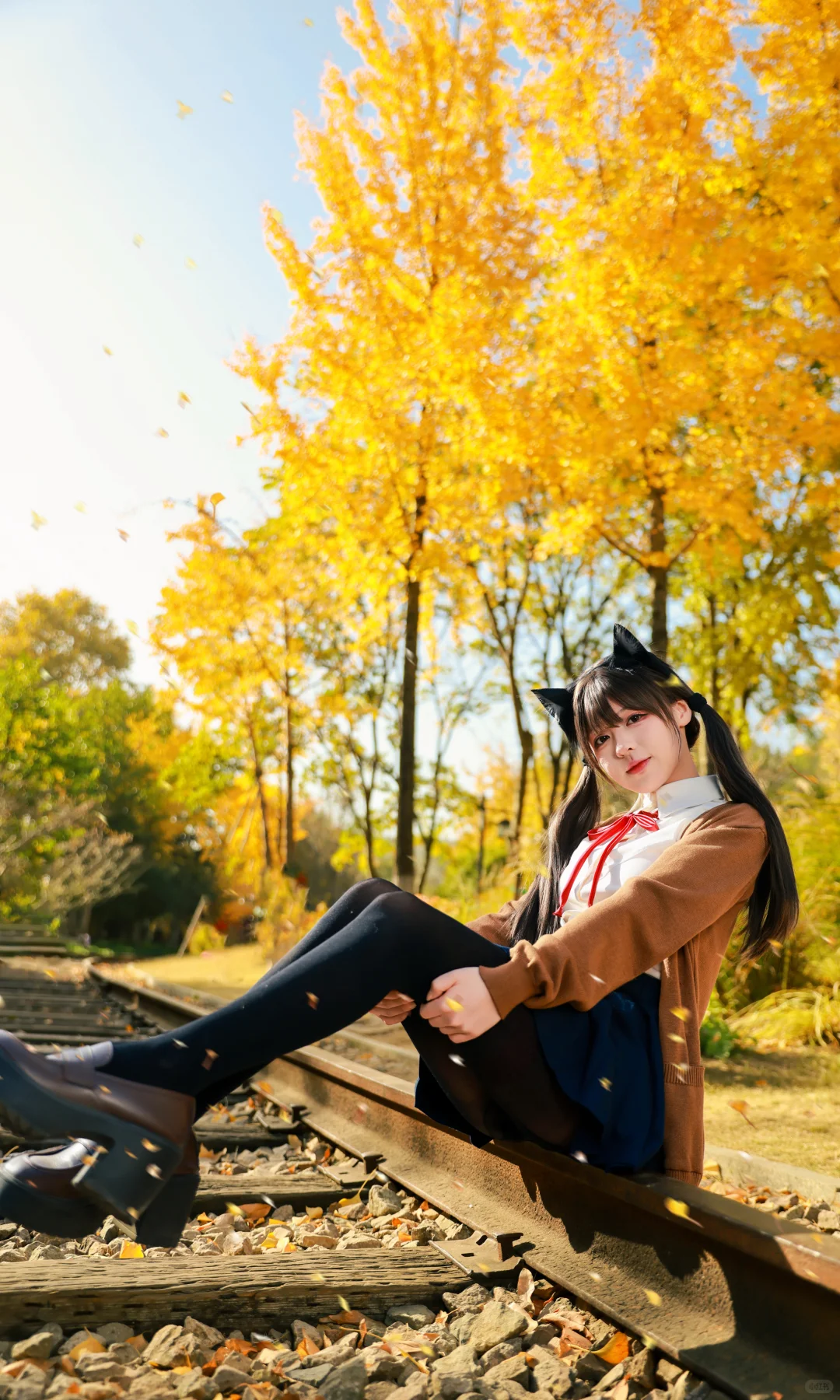 白塔公园银杏季｜JK黑丝怎么拍性感⁉️