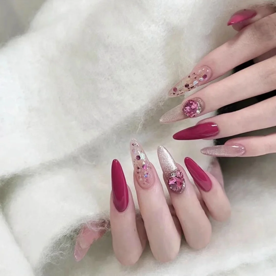 存一些娇艳大美女风格的美甲