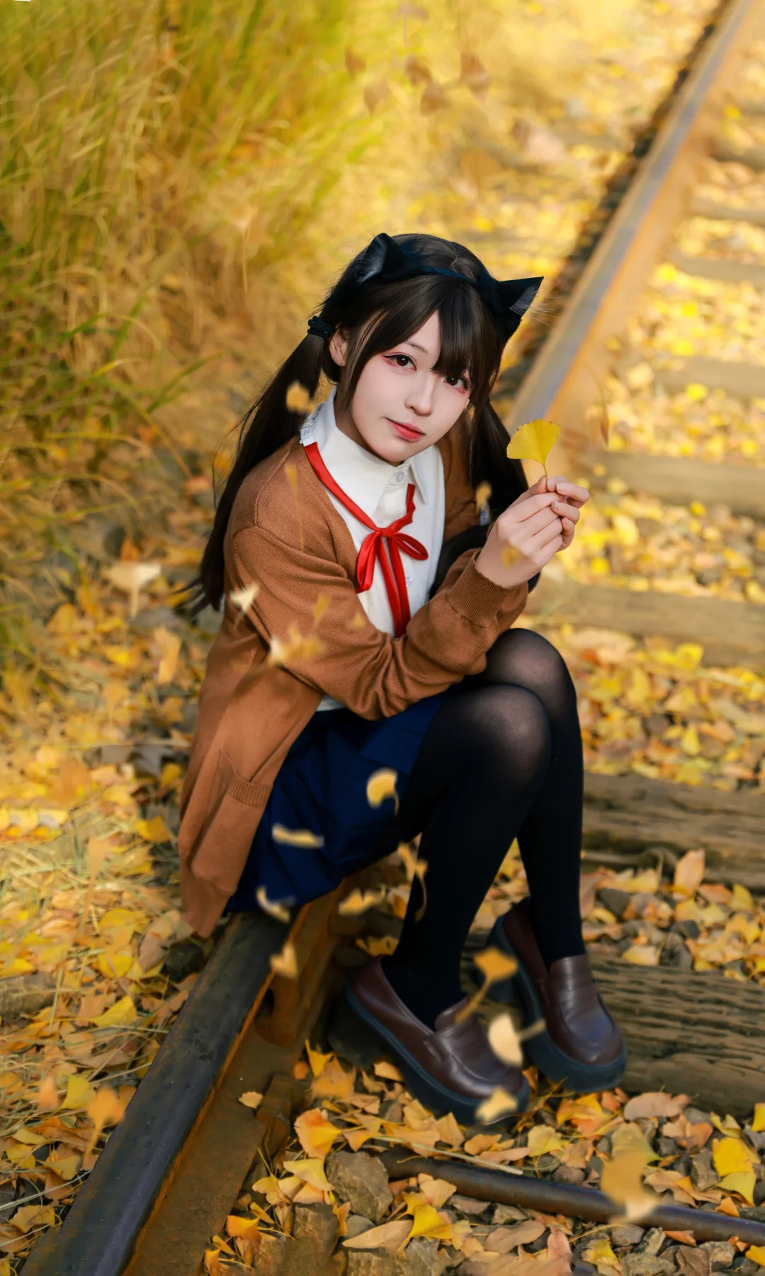 白塔公园银杏季｜JK黑丝怎么拍性感⁉️