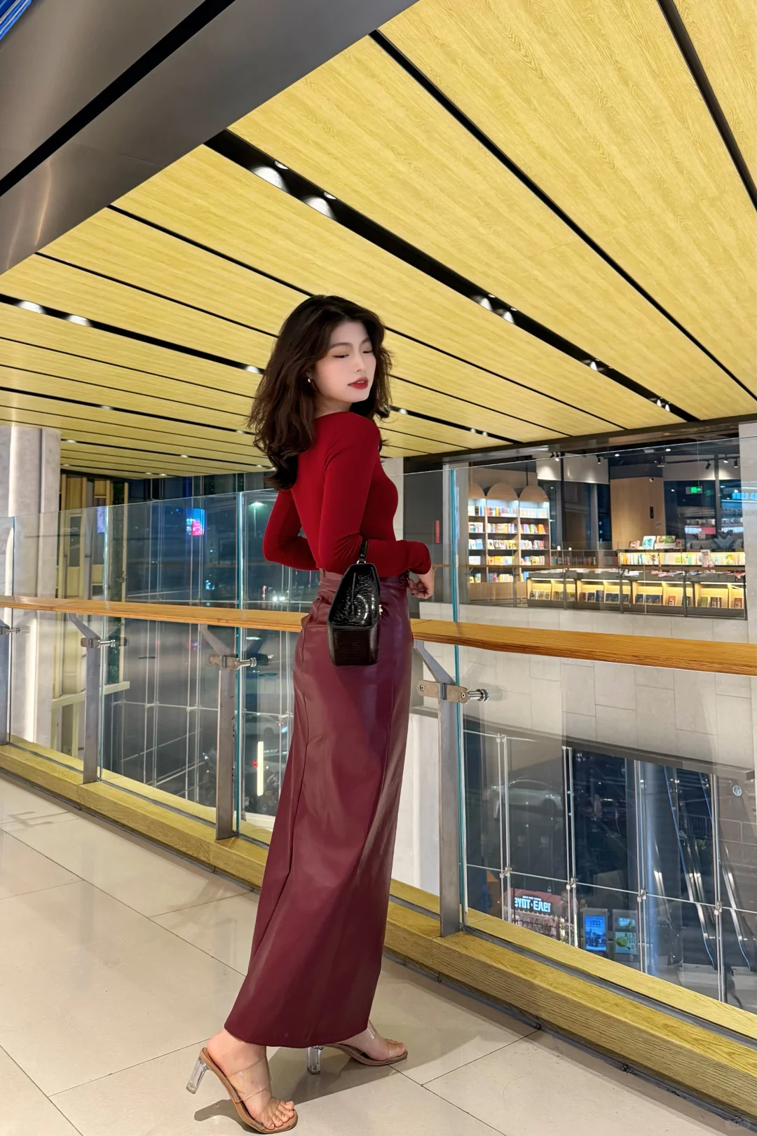 酒红系穿搭｜氛围感拿捏了 💃