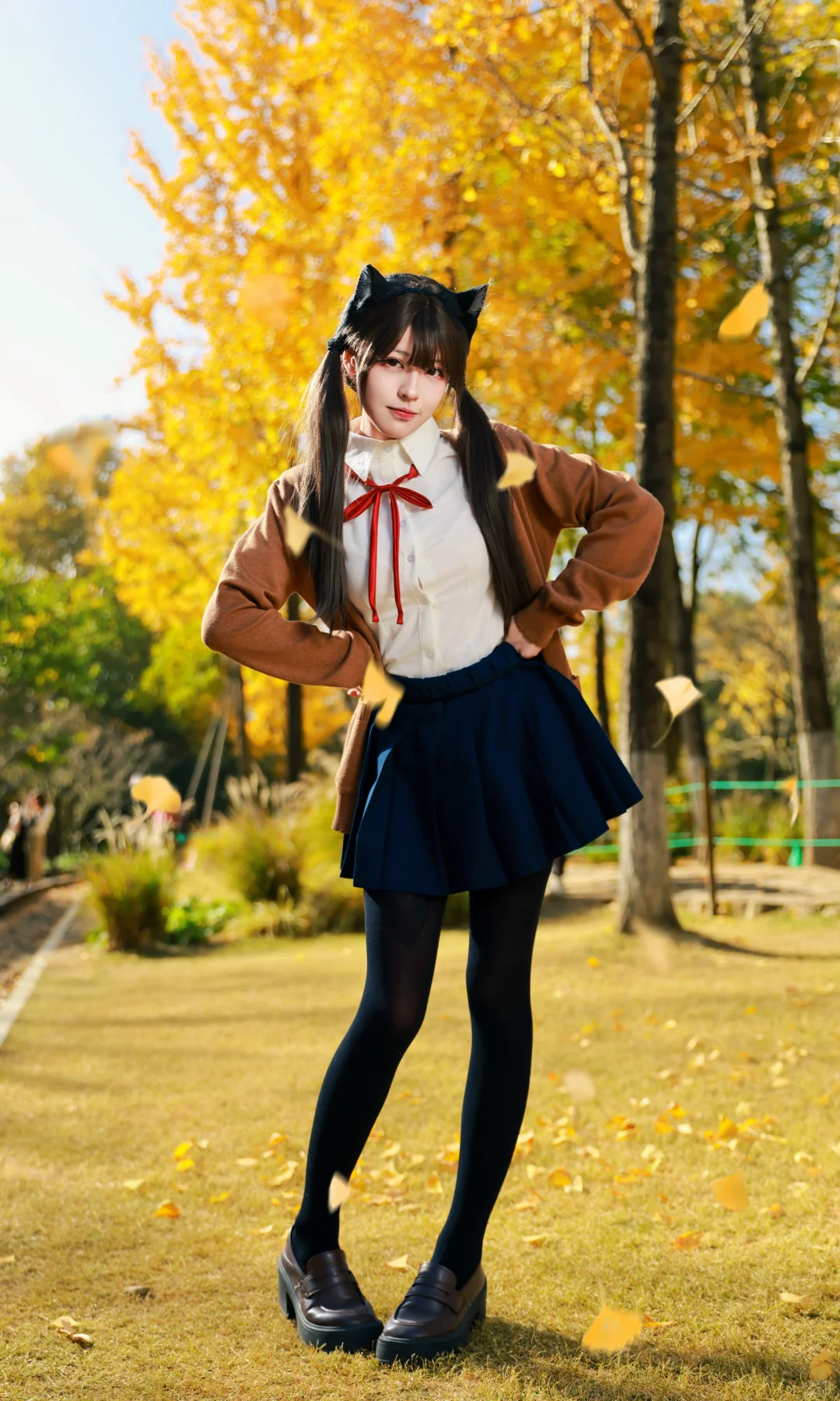 白塔公园银杏季｜JK黑丝怎么拍性感⁉️