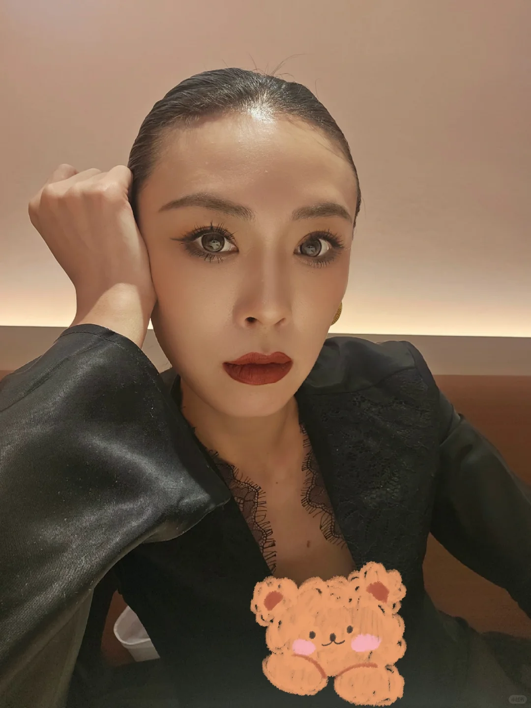 御姐风、黑发红唇、自拍🤳库存、胃疼、