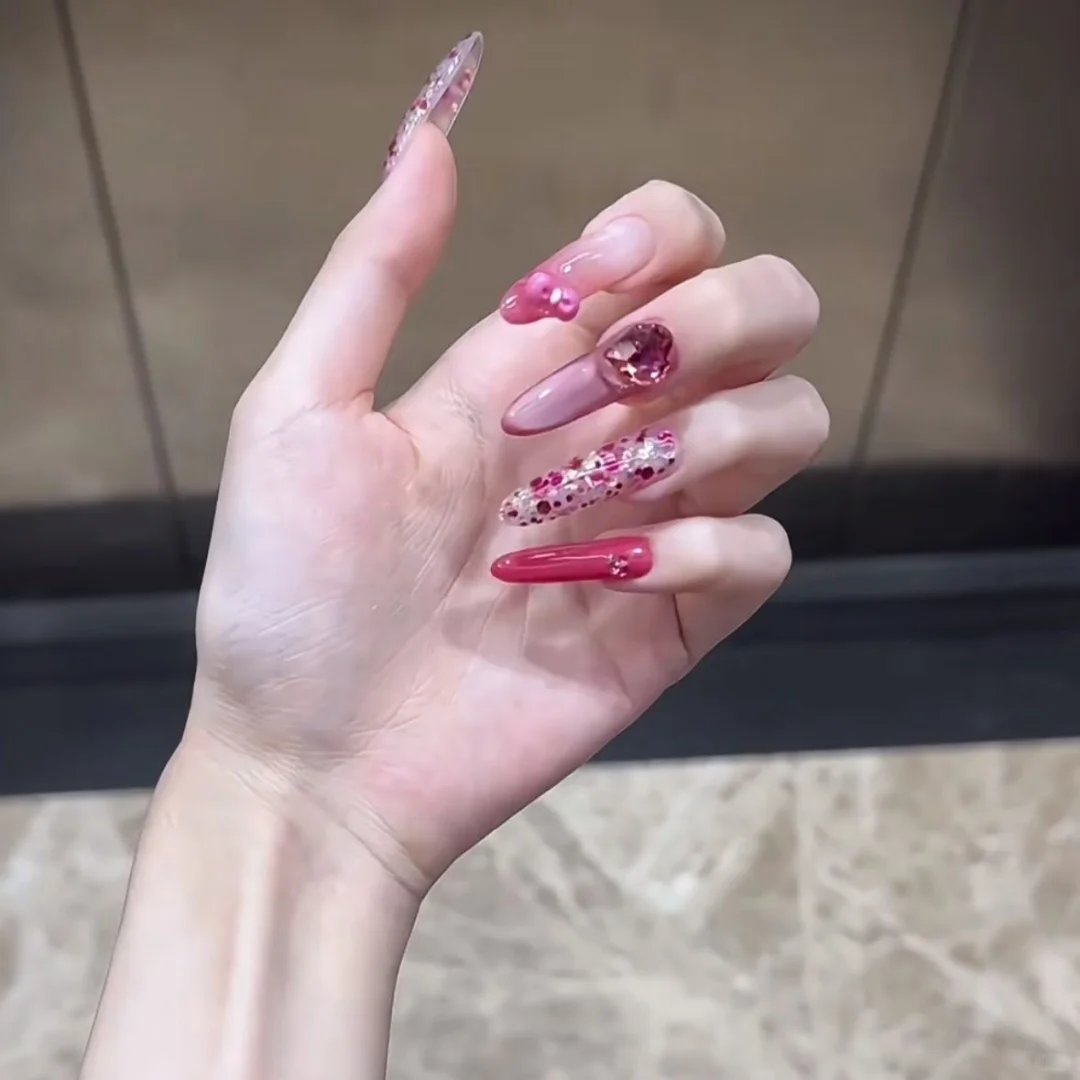 存一些娇艳大美女风格的美甲