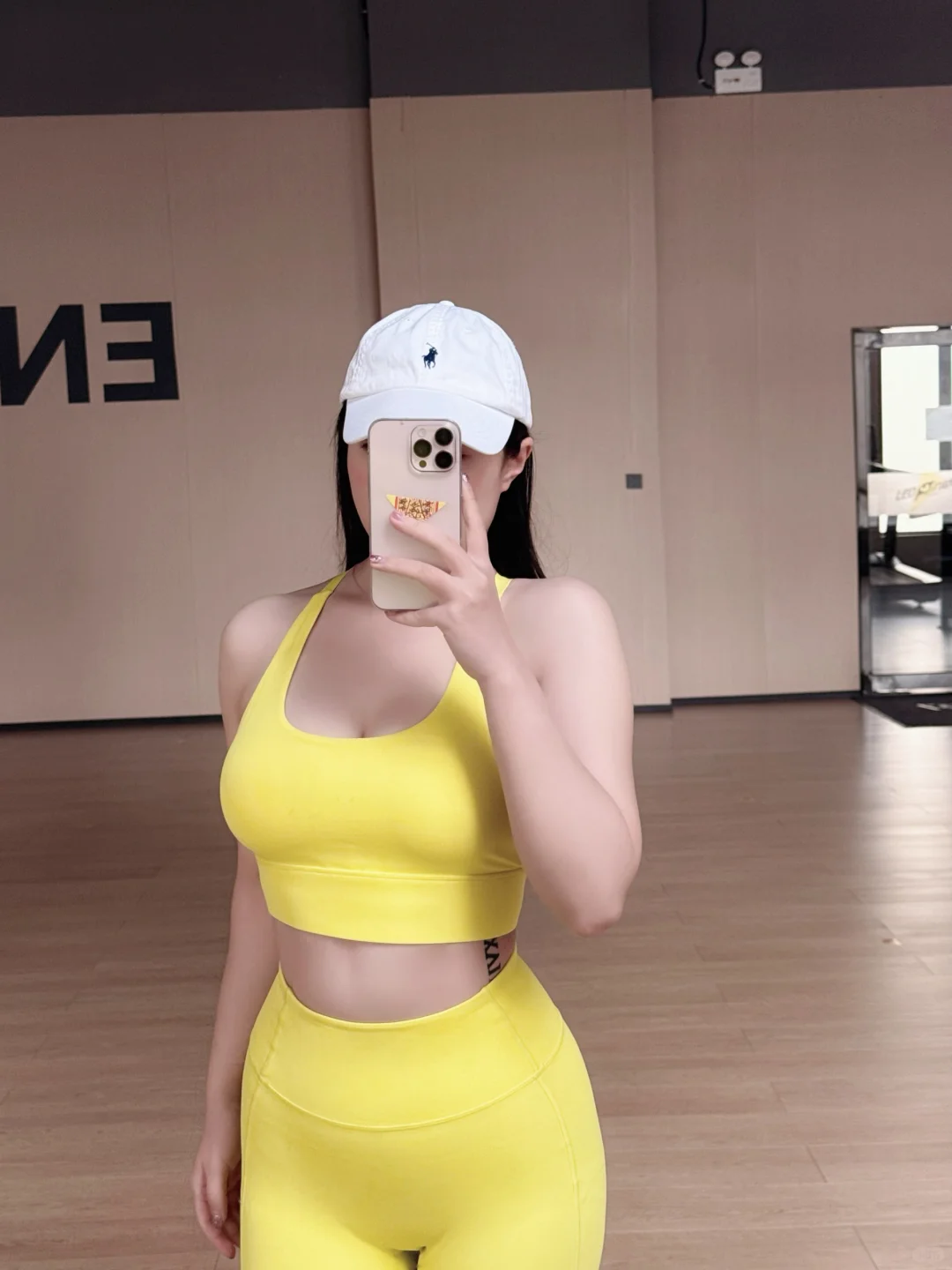 最近好喜欢穿亮色的瑜伽服🍋