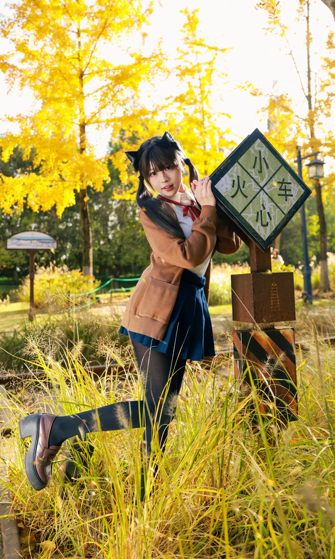 白塔公园银杏季｜JK黑丝怎么拍性感⁉️