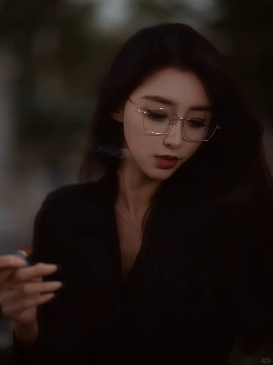 你的爱就像烟圈 不久便消散了