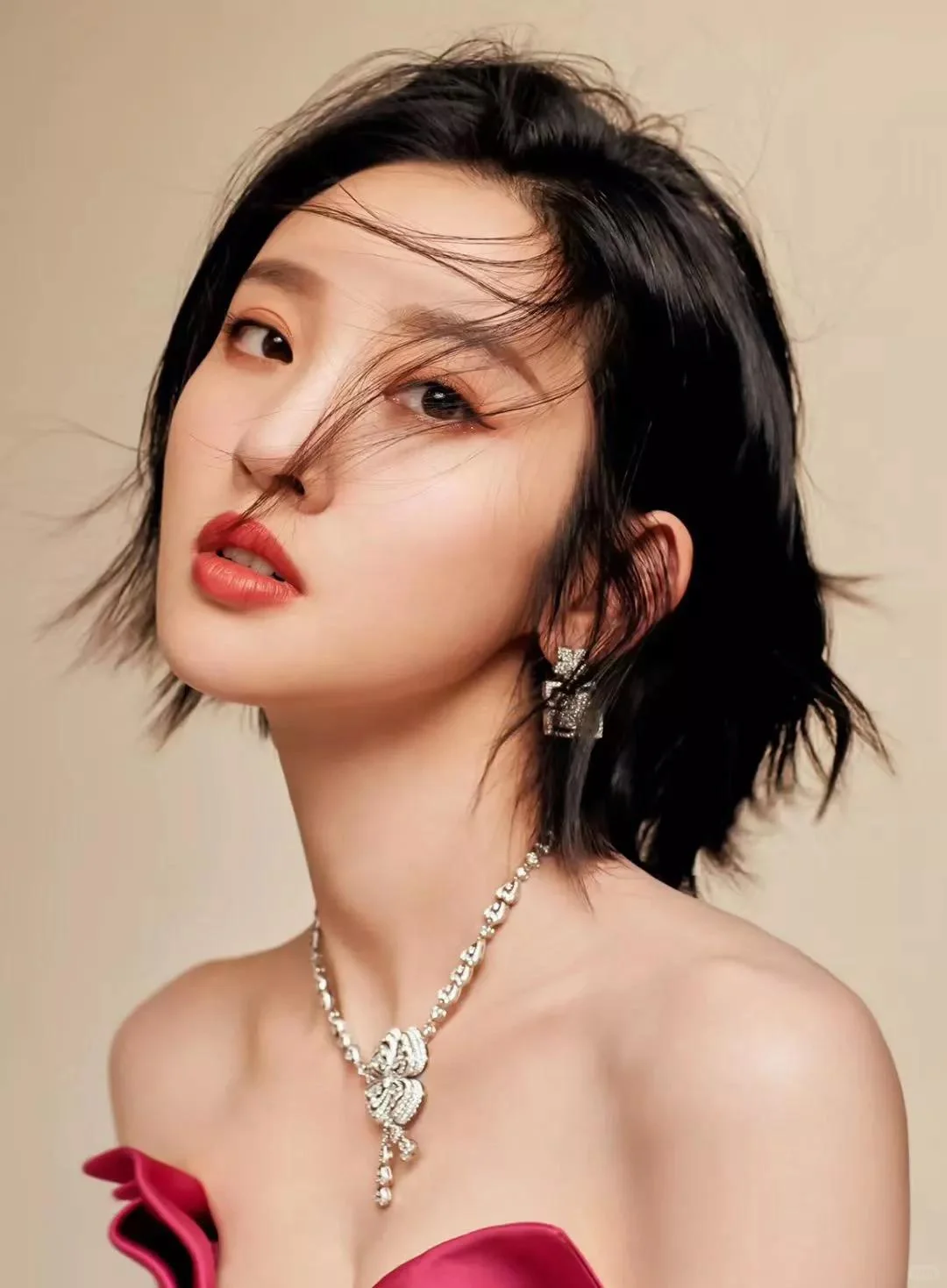 娇美艳阳的唐艺昕