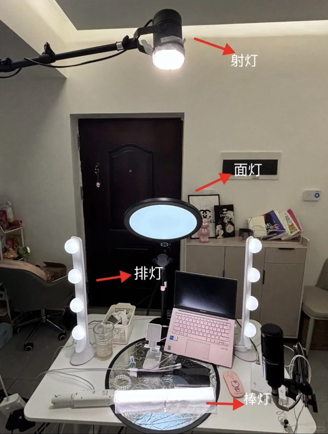 非常规灯光打法 二次元幼态纯欲网红风