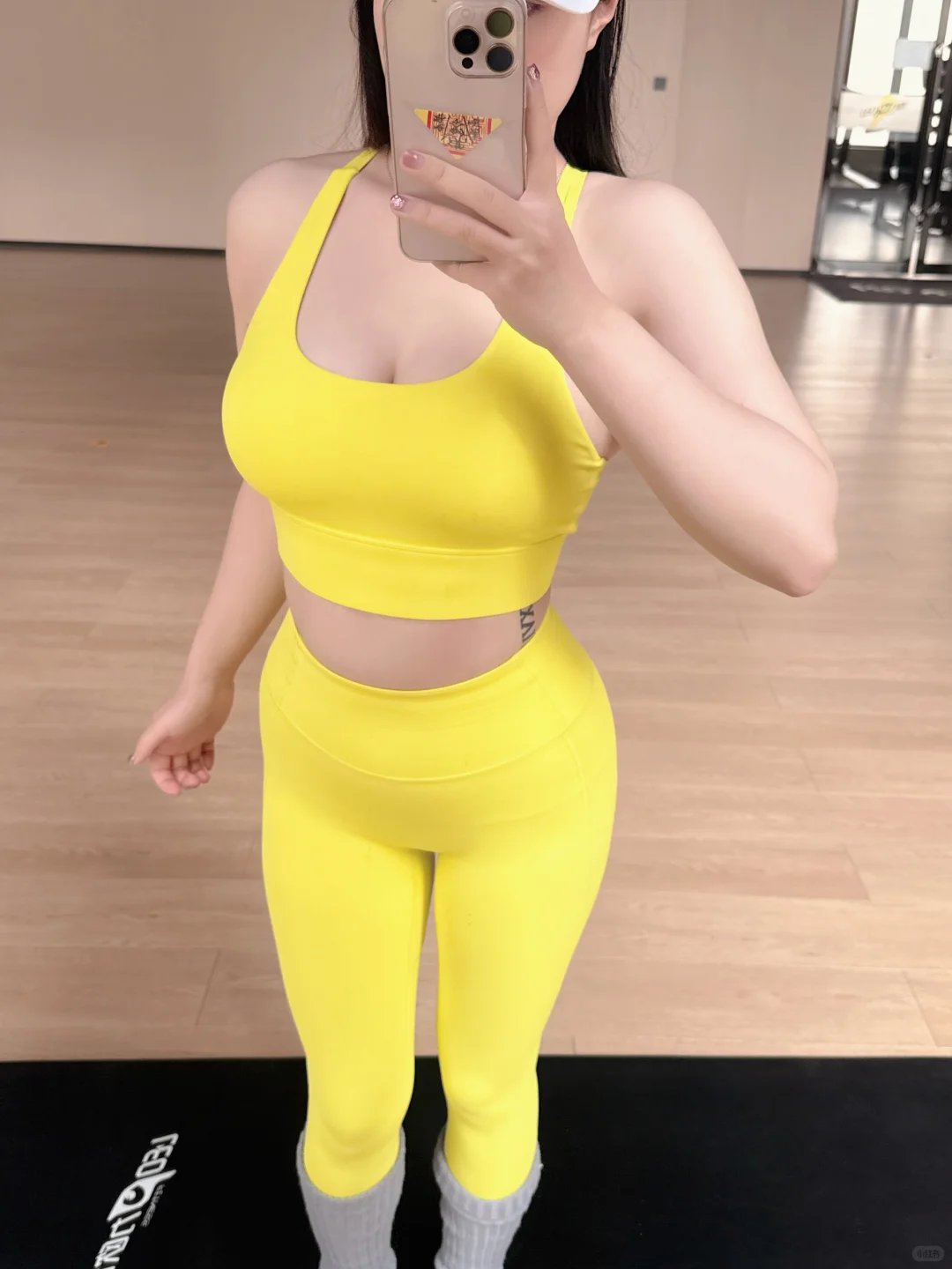 最近好喜欢穿亮色的瑜伽服🍋