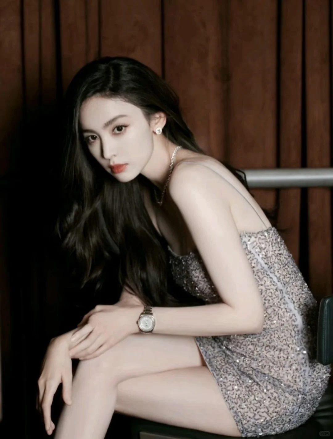 娜扎： 不一样的性感优雅风～