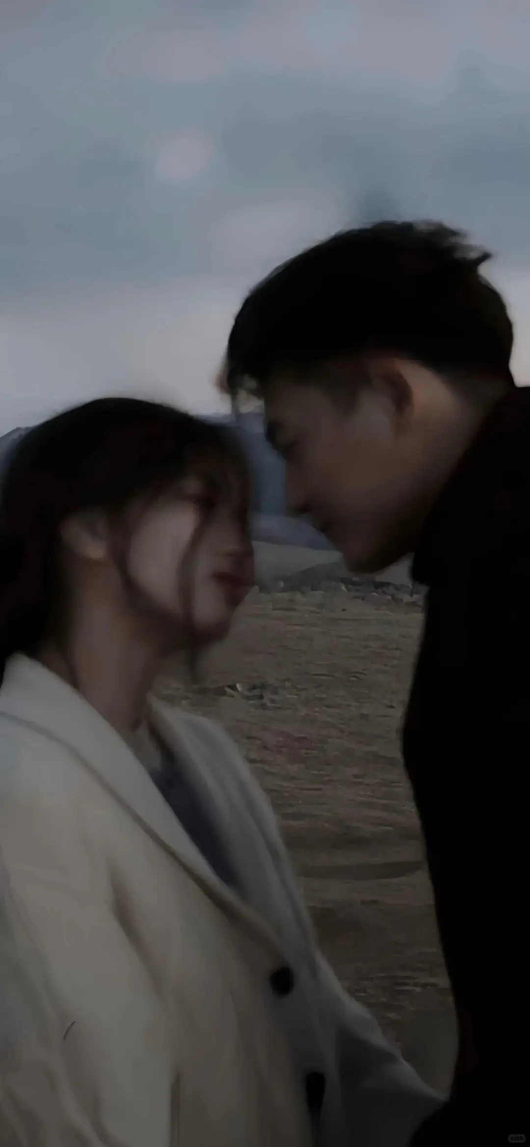 暗调光影里的绝色暴击✨4K美女壁纸直接封神