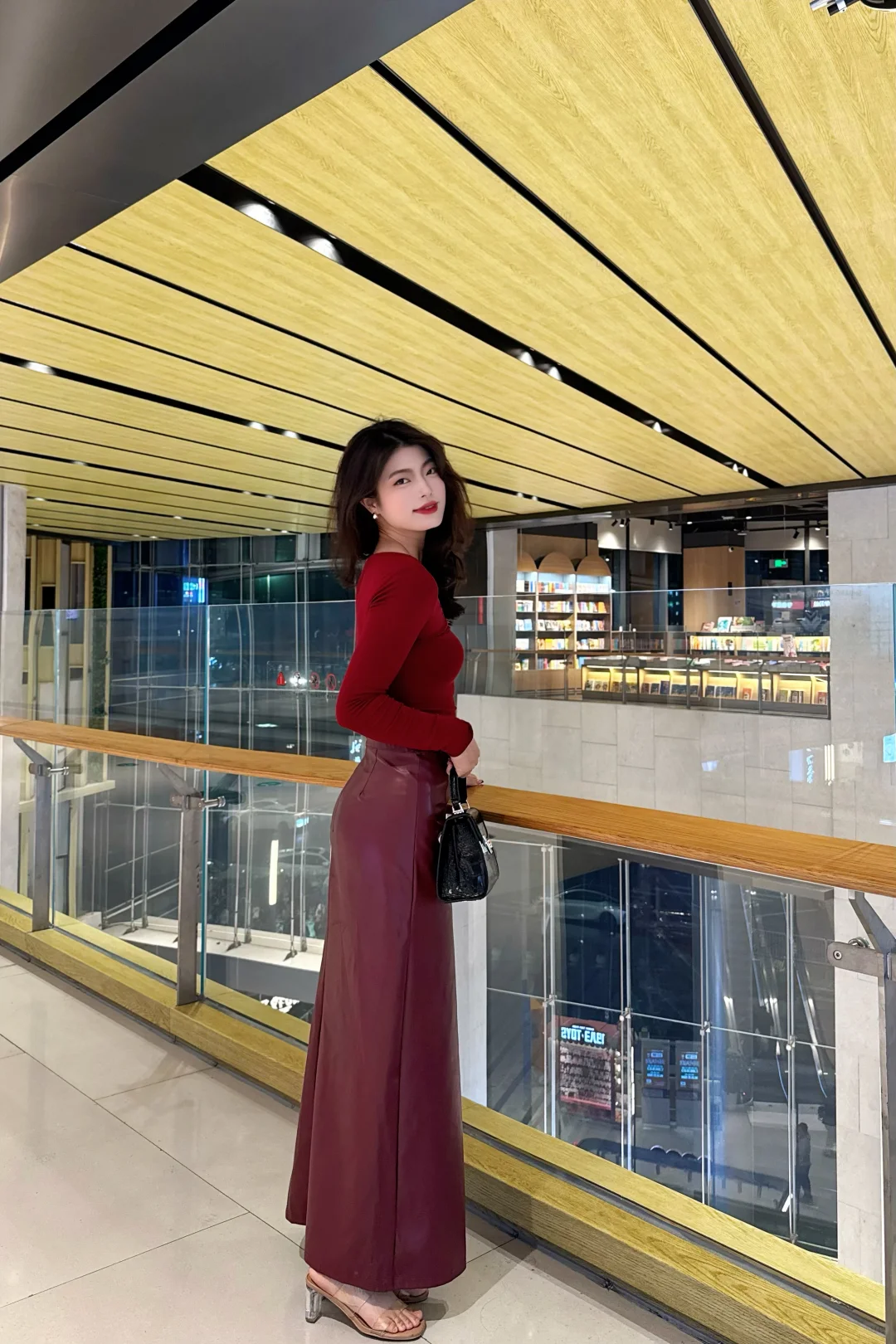 酒红系穿搭｜氛围感拿捏了 💃