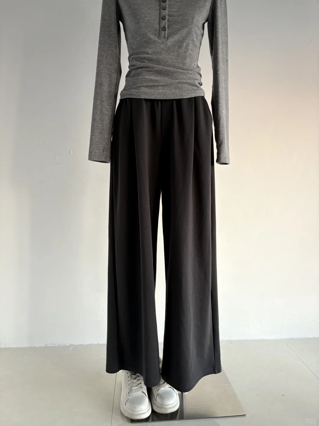 捡漏！门店在售 时尚通勤直筒宽松休闲裤女