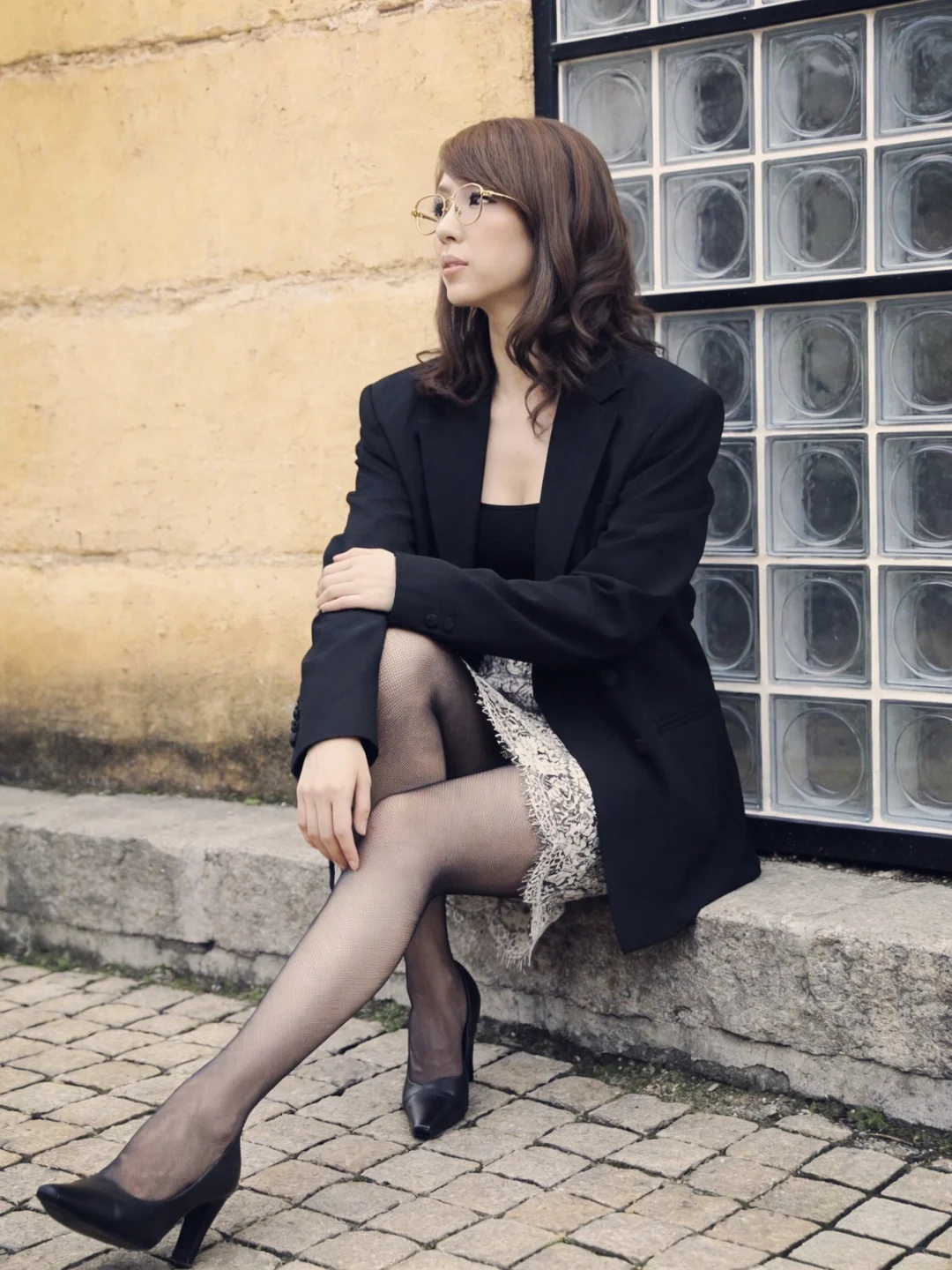 轻熟姐姐风｜黑西装+透肤黑丝+蕾丝半裙
