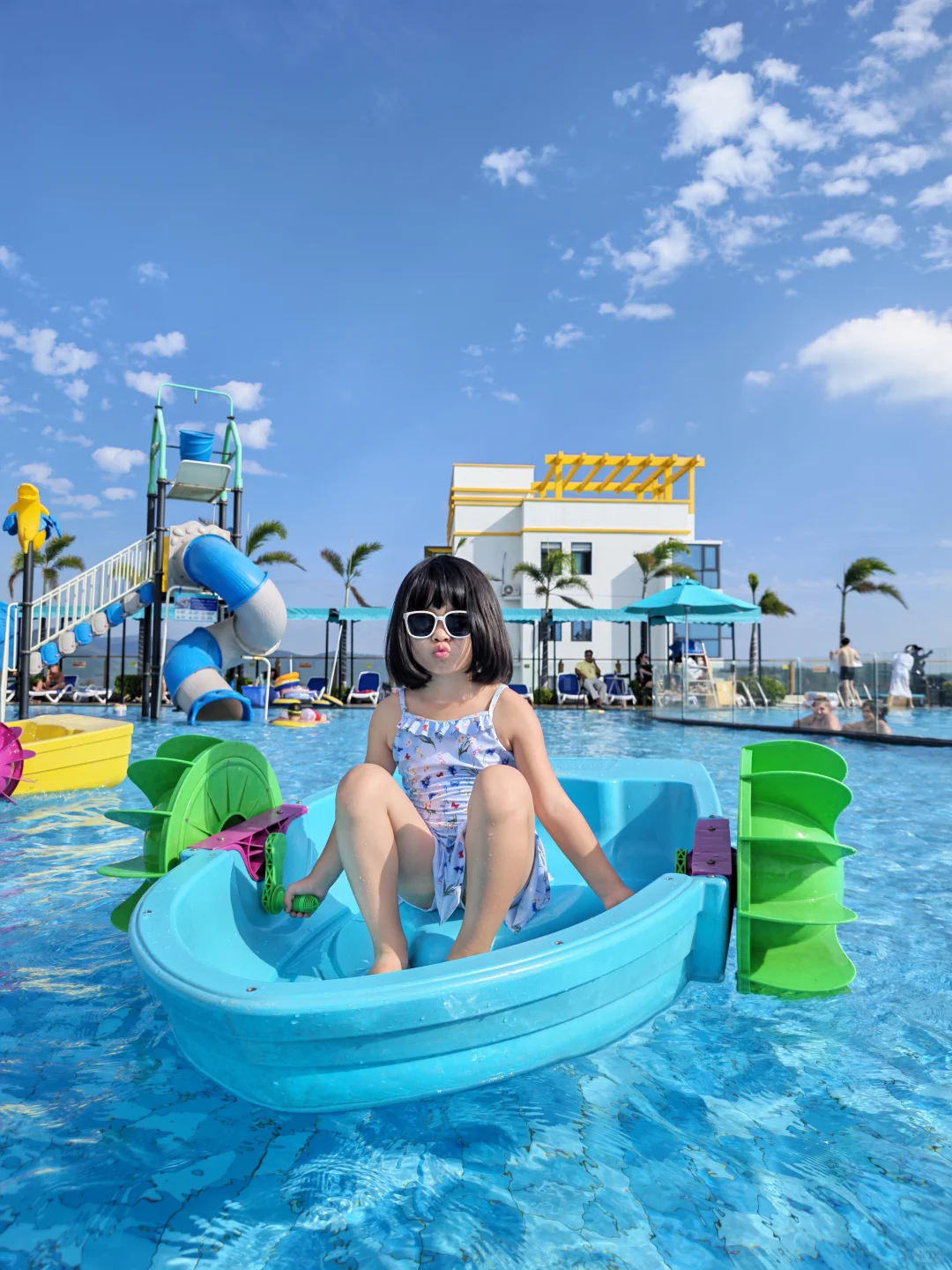 👙当泳装遇上阳光，快乐尽在不言中！