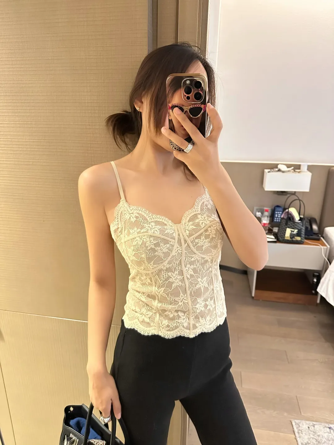被这件蕾丝背心美到了～