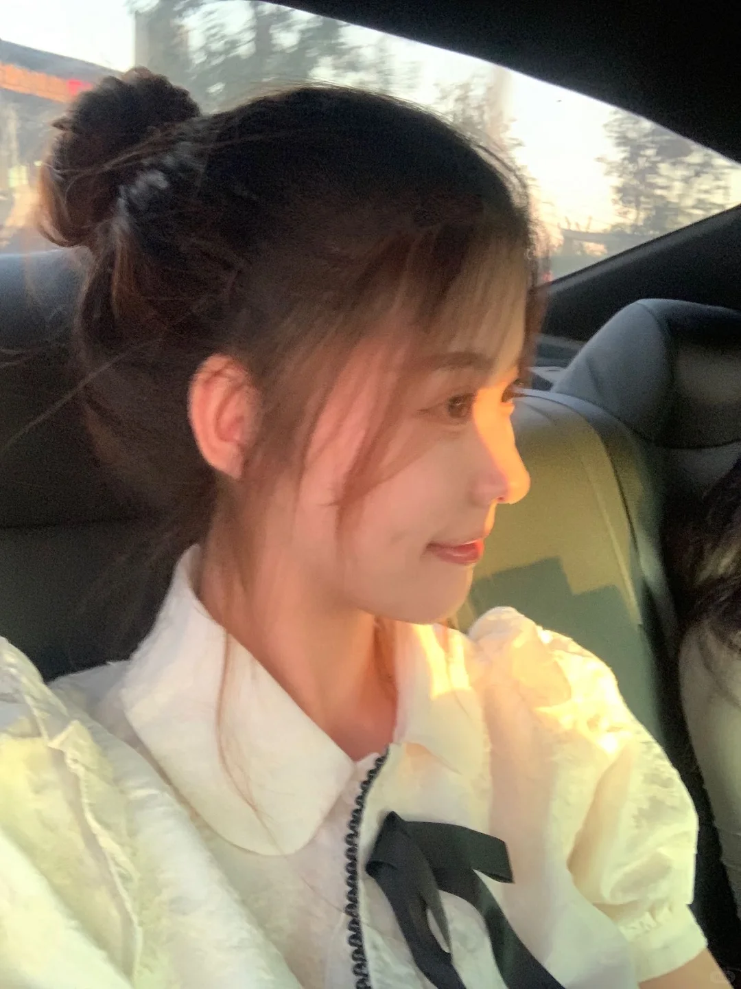 俏皮大小姐的流畅下巴 我爱了～