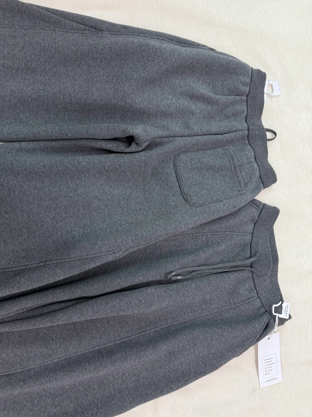 测评已出 不是平替 加绒深灰色休闲裤同源