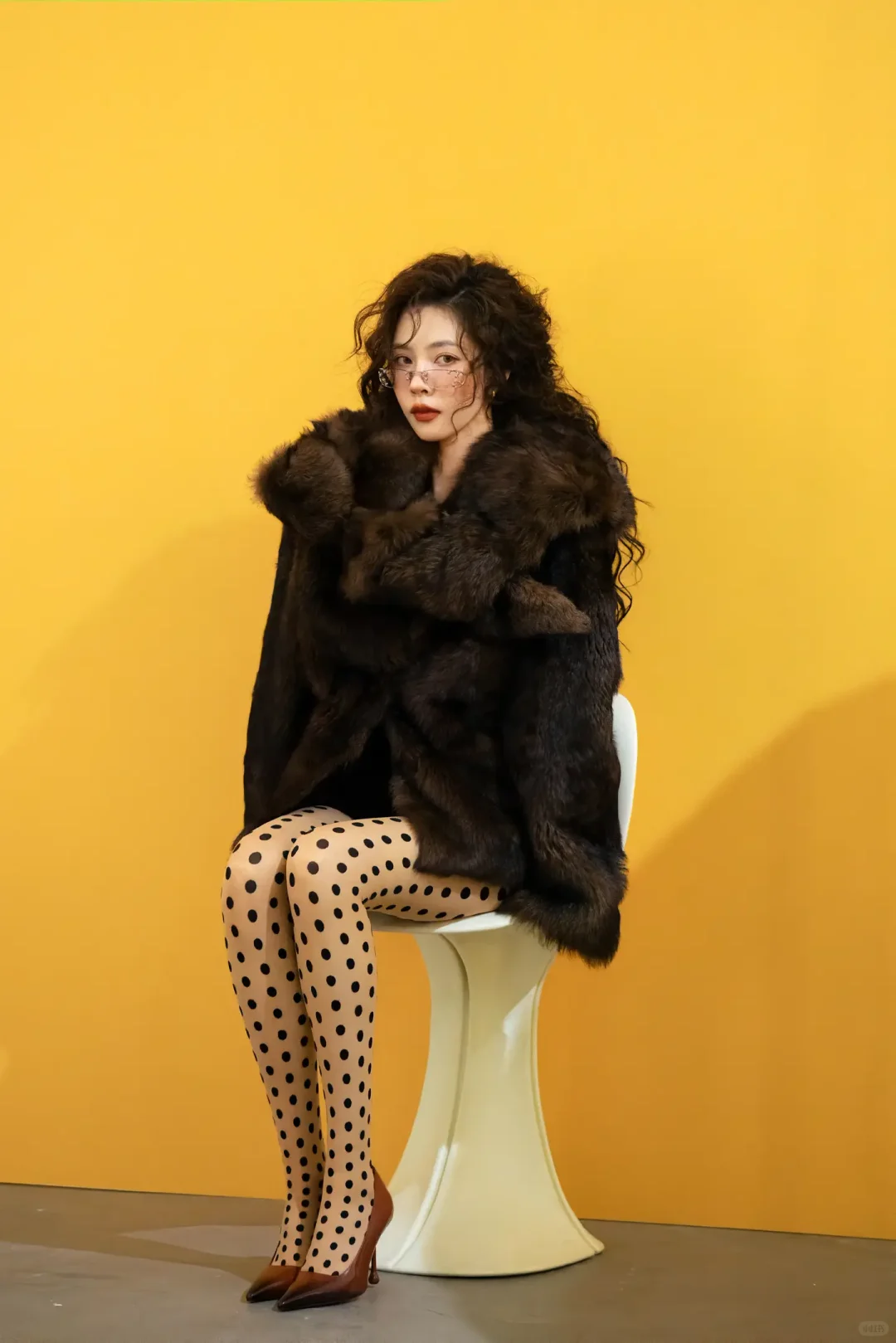 宋妍霏波点丝袜，秋冬高智御姐感被她玩明白