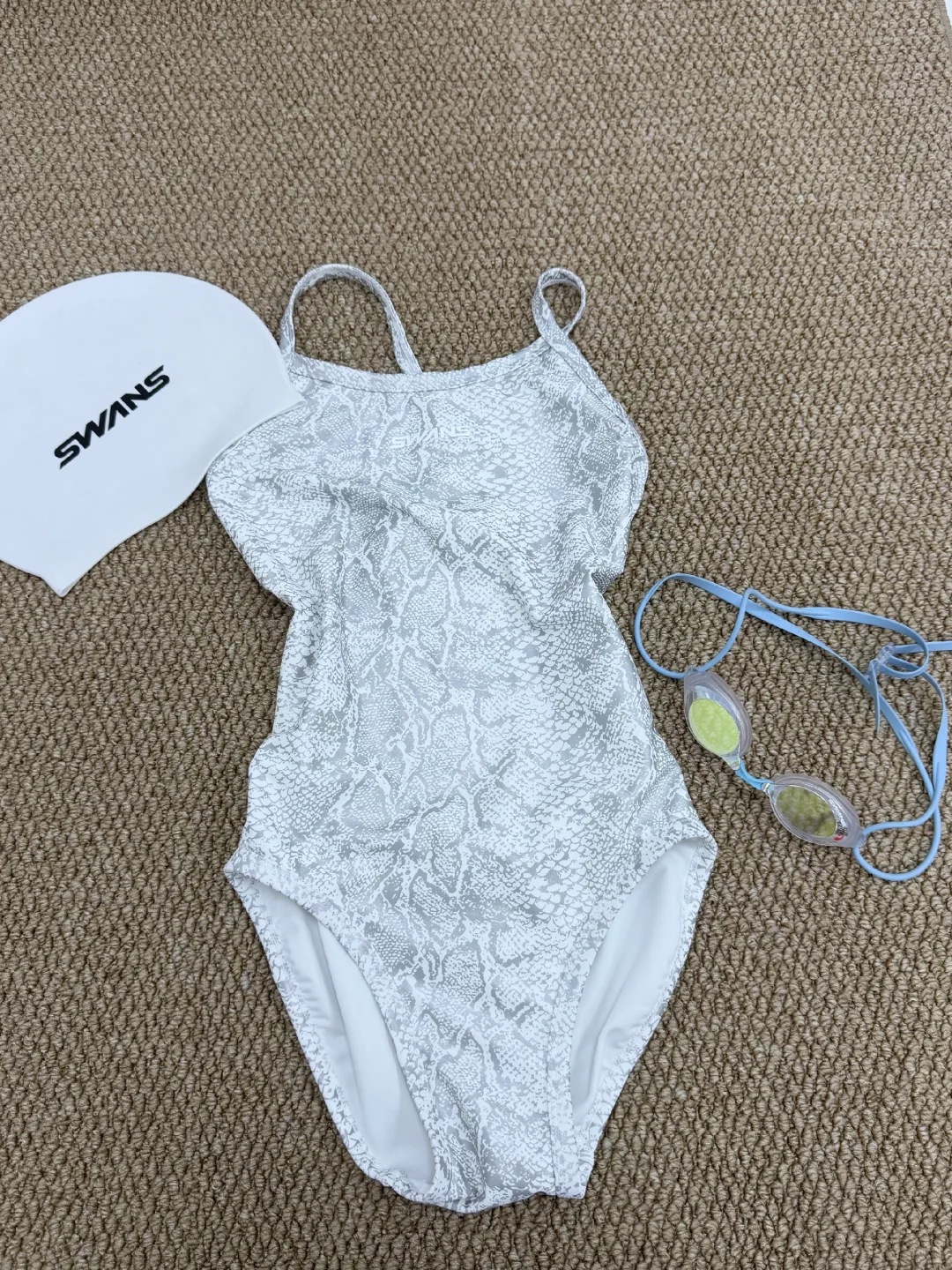 本社恐终于敢穿浅色泳衣了！！