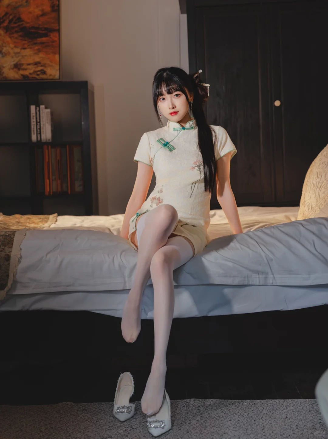 室内人像|黑/白丝or光腿哪个和旗袍更搭🤔